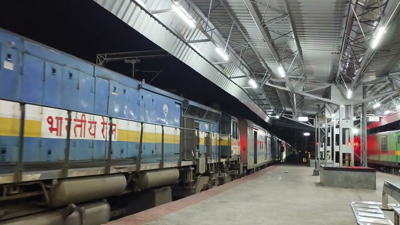Sainagar Shirdi - Mysuru Weekly Express (16218) arriving Mysuru Jn.