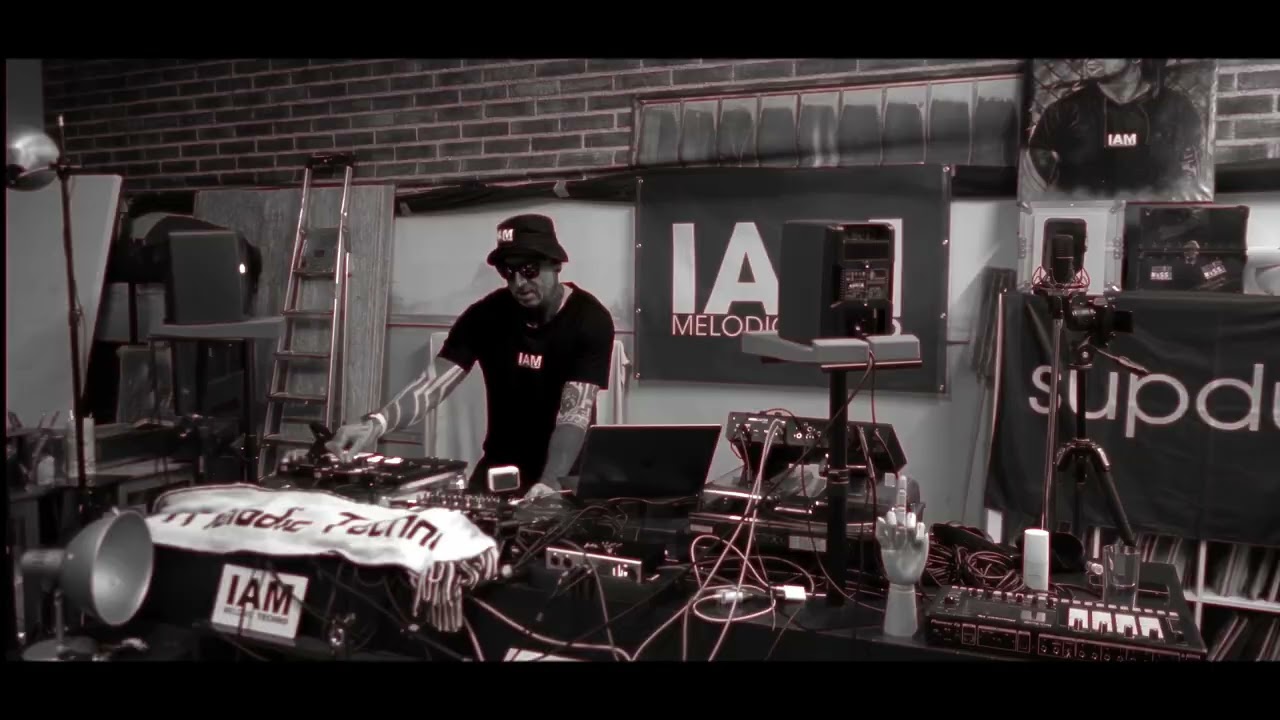 Alfred Heinrichs feat. Haexxa  - in bed -