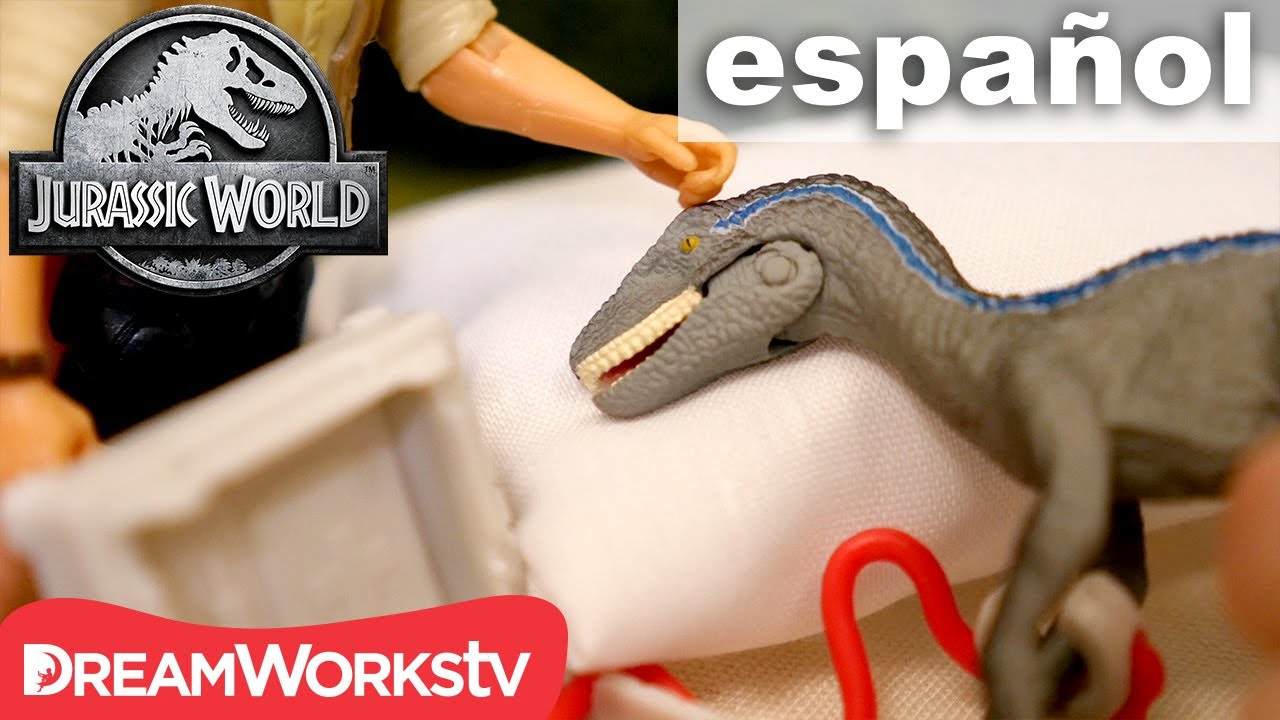¡La carrera para salvar la vida de Blue! | JURASSIC WORLD
