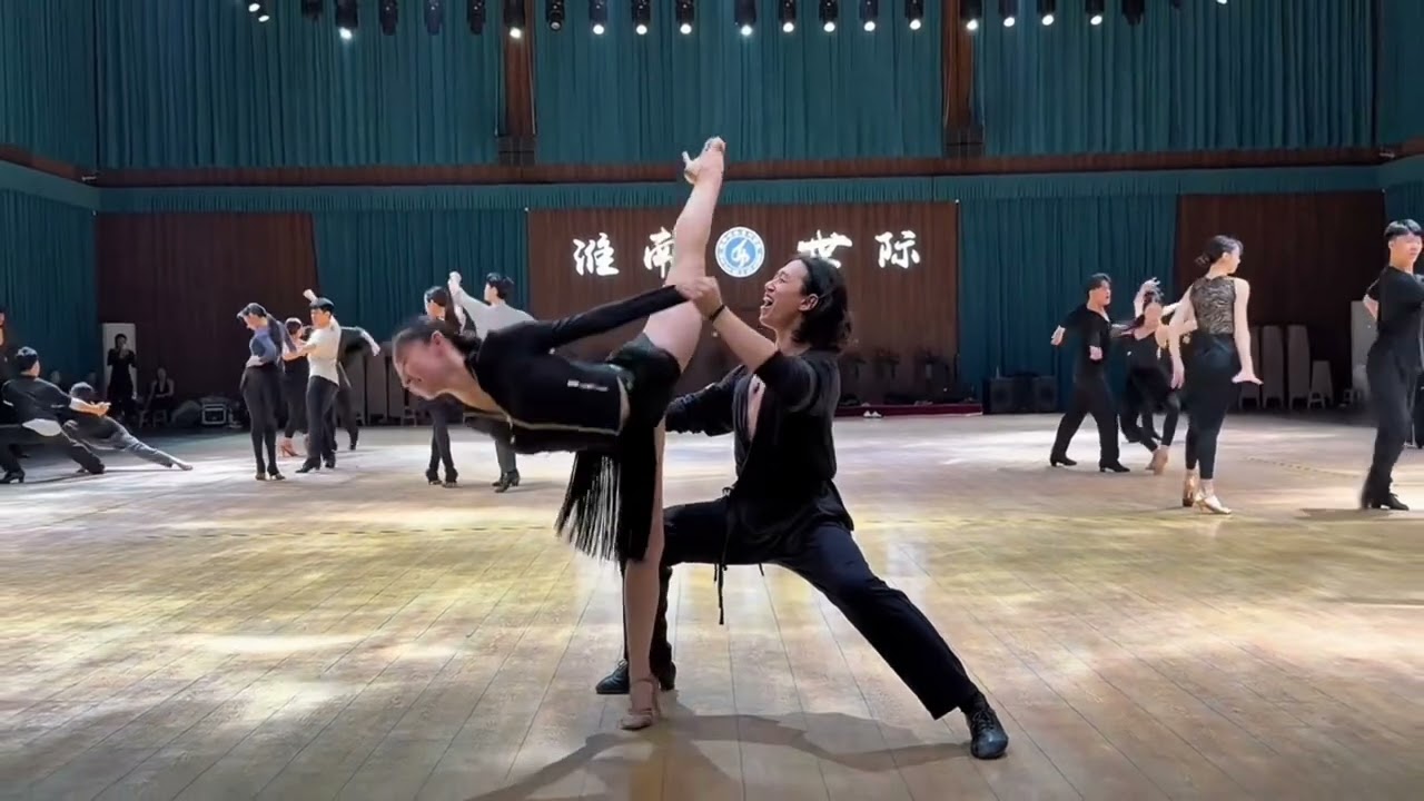 Wow🔥 Let's dance the rumba together!#dance #dancer #dancerlife #dancestudio #dancing #latindance 