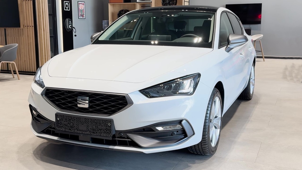 2026 Seat Leon FR - Exterior and interior detail