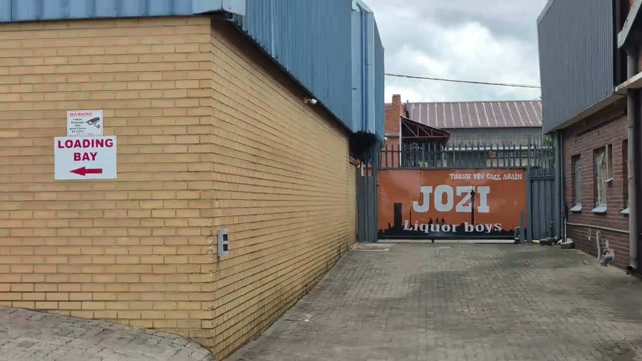 This neat warehouse to let in Benrose offers a functional
