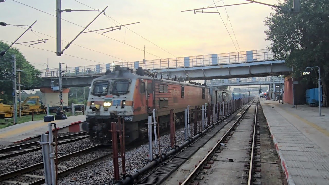 Govindpuri Night railway Station Traffic | Govindpuri Railway Station | Back To Back Train's| 😱