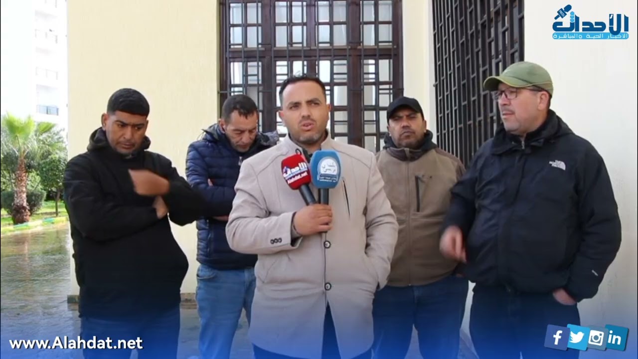 مهنيو و أرباب سيارات الأجرة بمكناس يطالبون بتنظيم القطاع