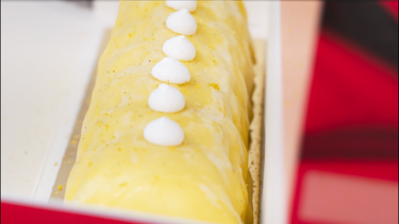 bûche glacée vanille, insert mangue et passion, biscuit noisette