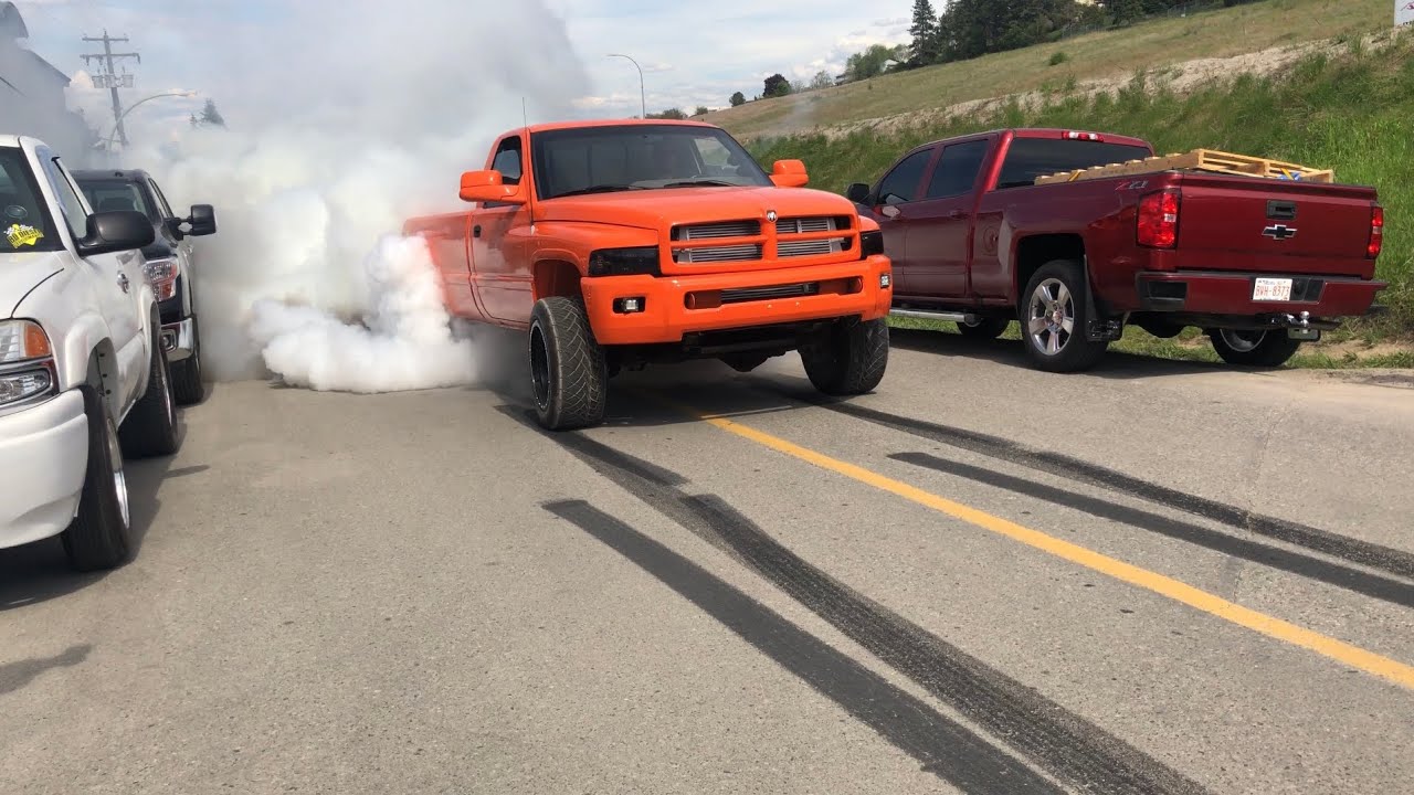 600HP 12v Cummins Massive Burnout!