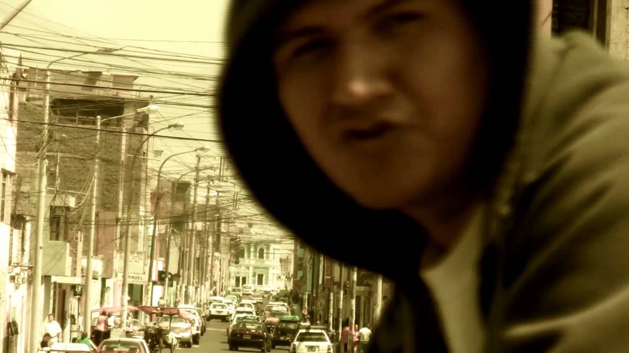 TREMENDO LATINO HÉROE DEL EXTRARRADIO