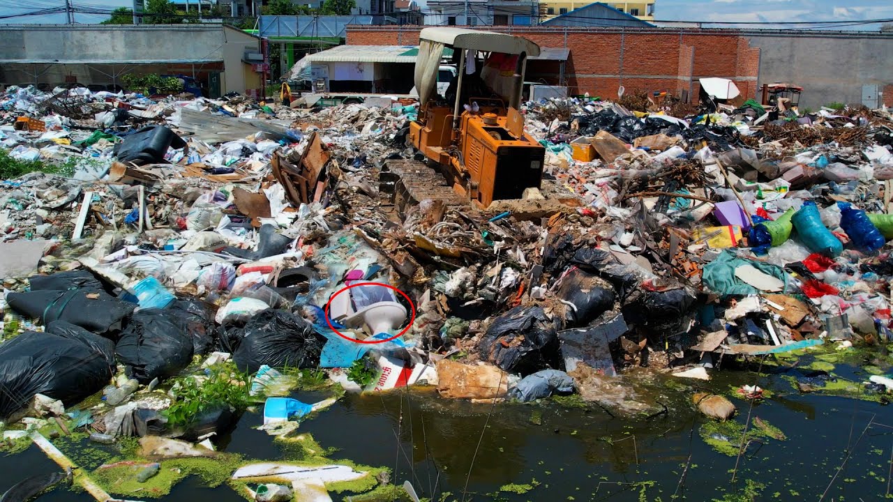 Start New Project!! Delete Garbage Dump Huge Size By Skills Dozer Clear, Pushing Trash Into​ Water