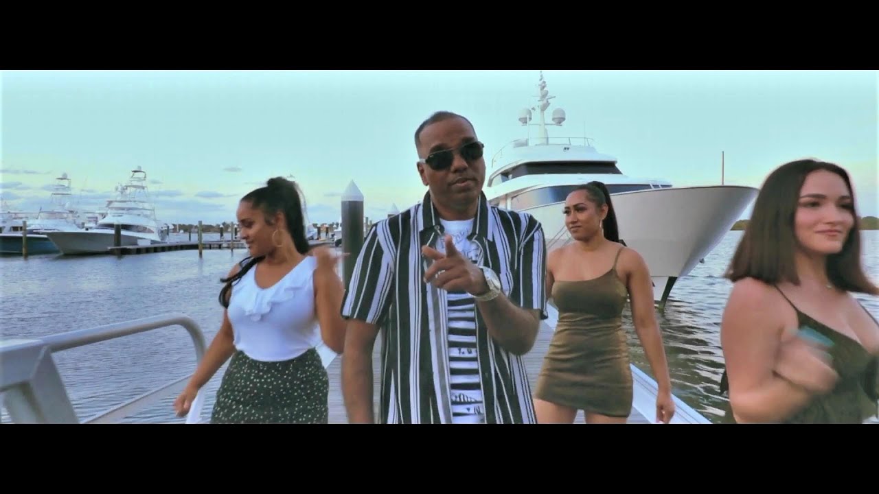 Apache Waria - Man Ah Gallis (Official Music Video)|2021 Chutney Soca