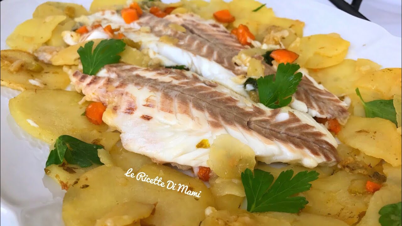 SPIGOLA (BRANZINO) CON LE PATATE IN PADELLA - Senza Forno - RICETTA FACILE E MOLTO GUSTOSA