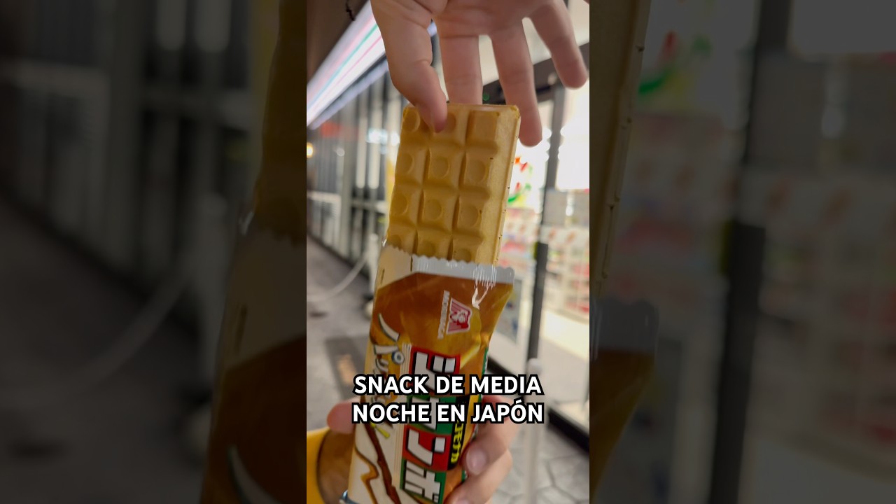 Snack de media noche en Jap&oacute;n 🧇🍨🇯🇵 #sisomosgemelos #japon #helado #waffle #japon #postre