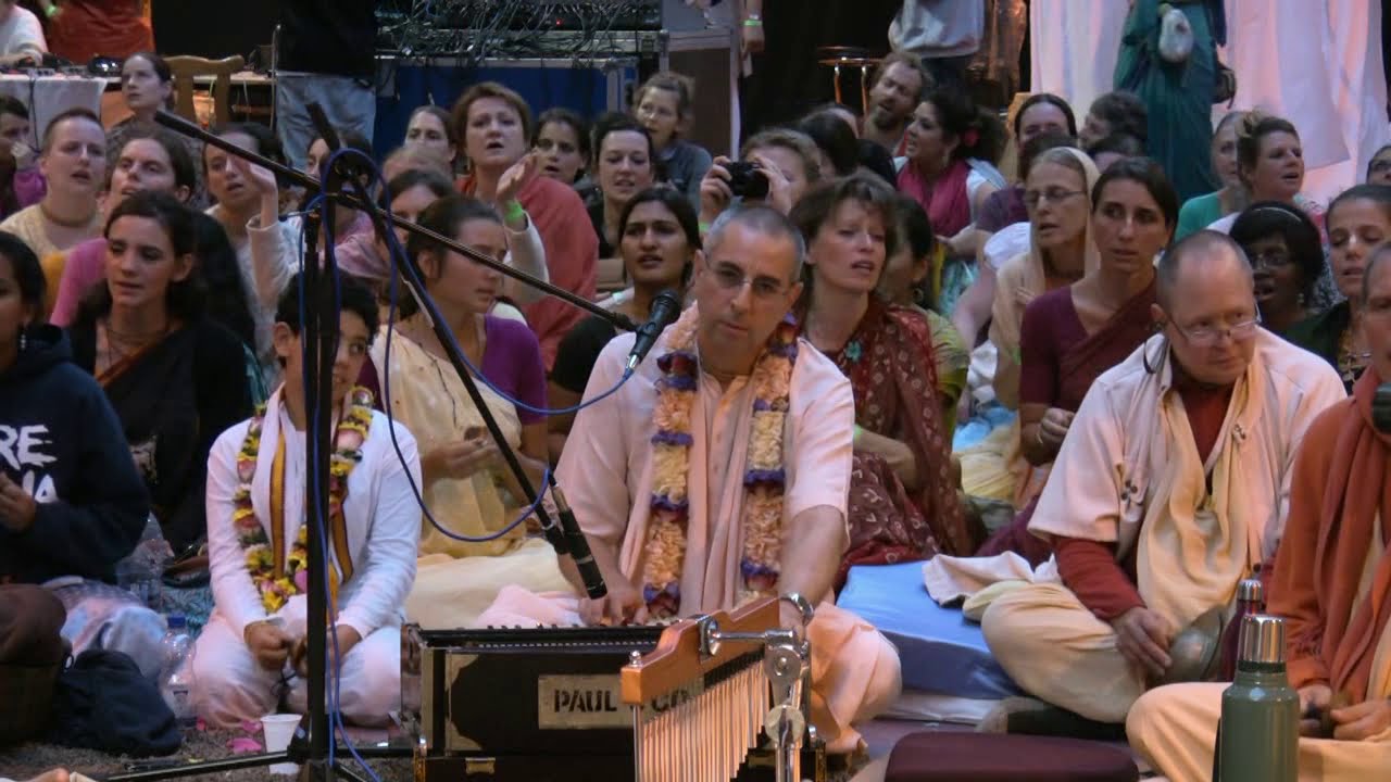 Kirtan Mela Nama Yagna with H.H. Niranjana Swami Bonus: Motivational Swamis Dance! 01.09.2011