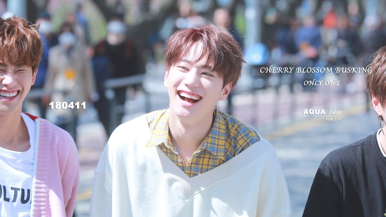 180407 유앤비(UNB) 윤종로 버스킹 온리원(Only One) - JUN FOCUS