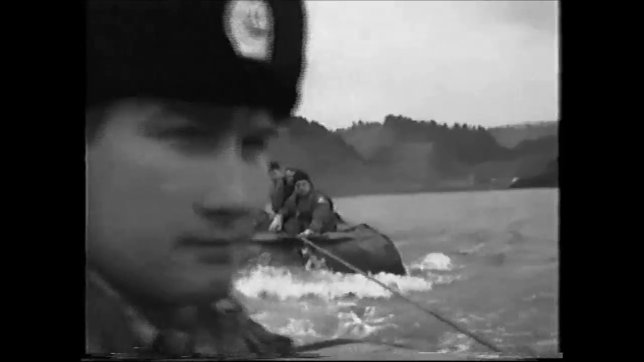 1996 год.  Шикотан.  ПСКР Неман плотно сидит на мели, недалеко от маяка им. Шпанберга.