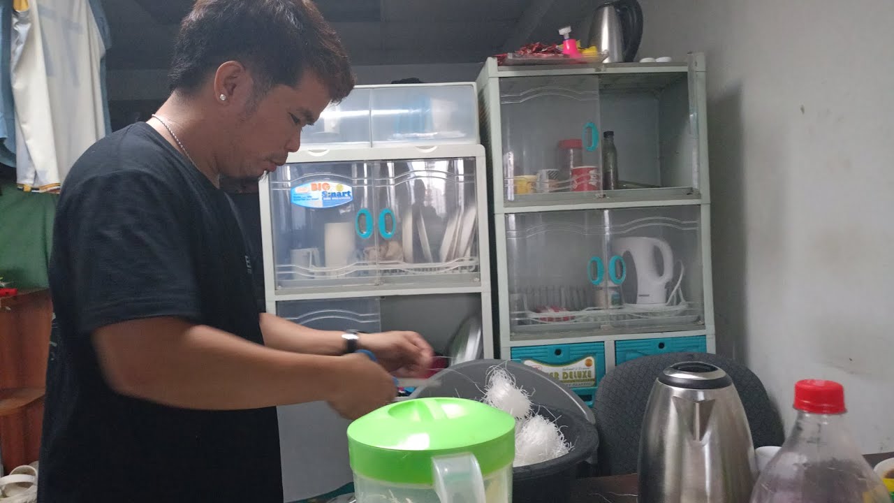 Sotanghon daw lutuin ni Jude 