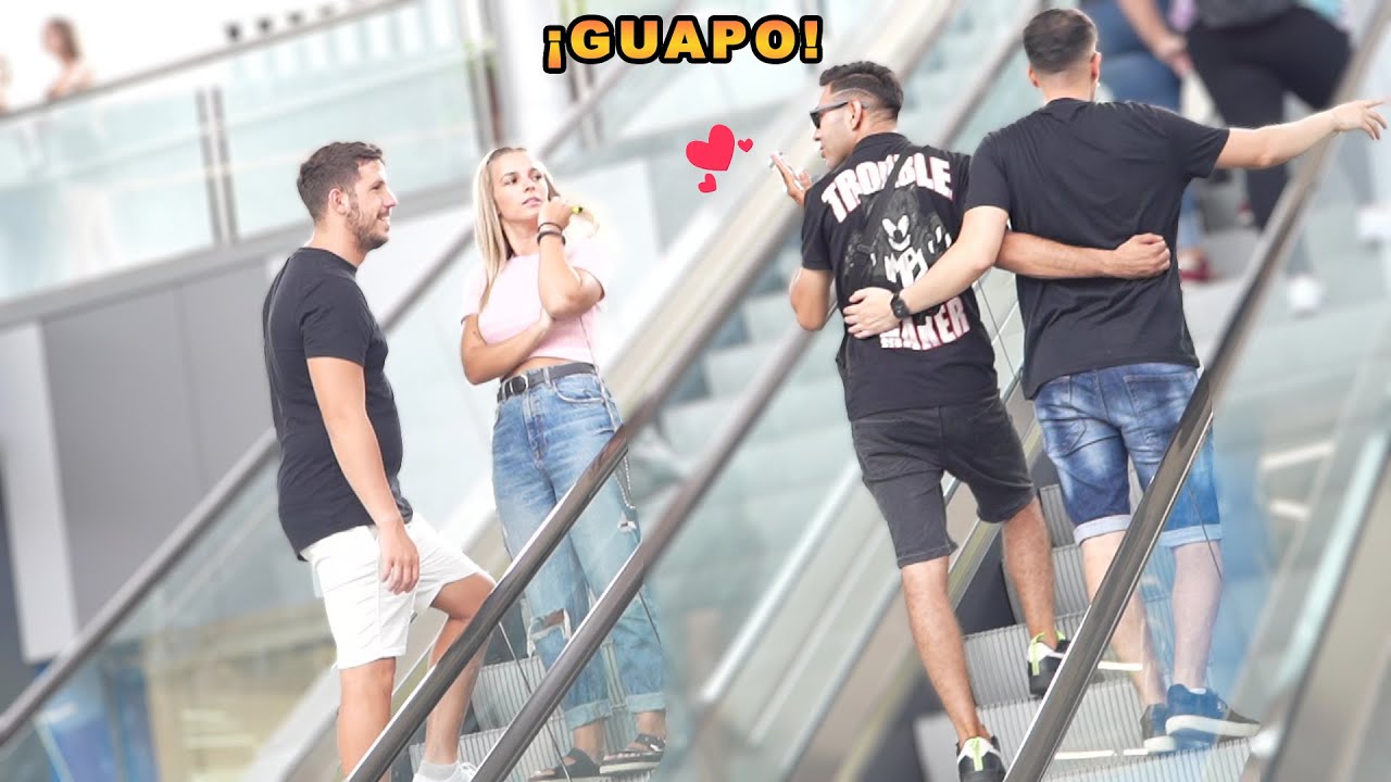 TOCAMOS A CHICOS EN LAS ESCALERAS MECÁNICAS [Broma Cámara Oculta]