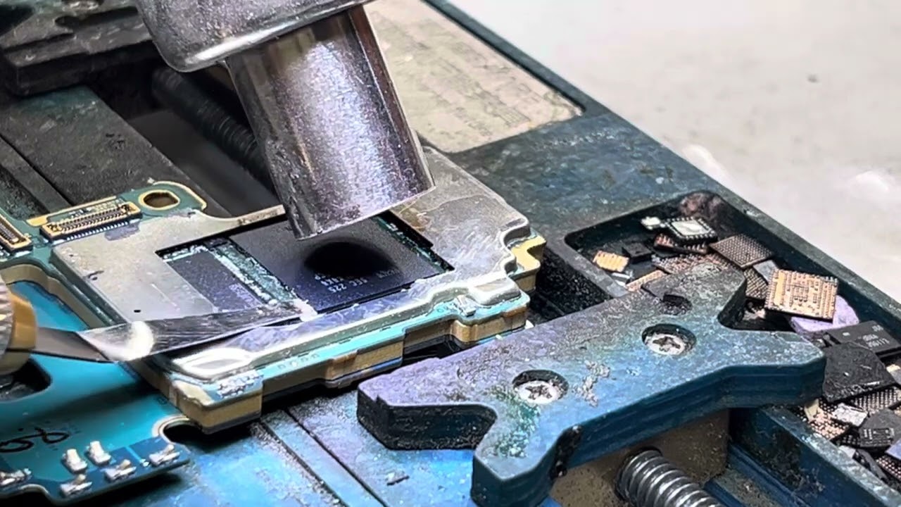 Samsung S22 Ultra Random Restart Problem Solution   Underfilled CPU Fix