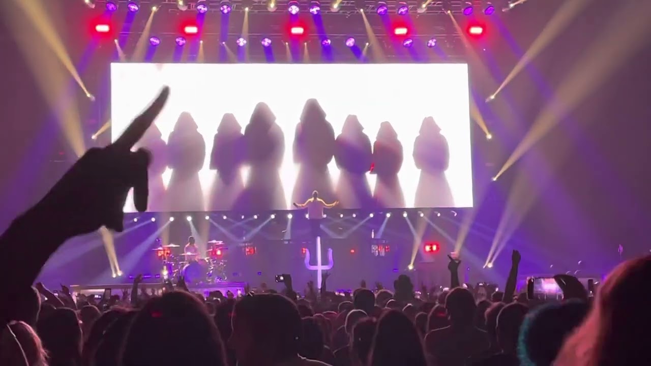 Twenty One Pilots - Good Day & No Chances - (Live) The Icy Tour 9/3/22 Washington D.C.