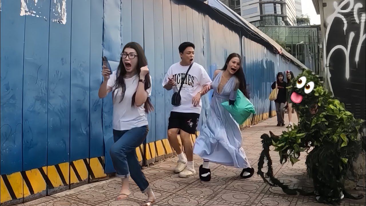 #bushman_prank/ các cô gái sợ hãi điên cuồng với trò đùa của Thổ Dân 🤣😂
