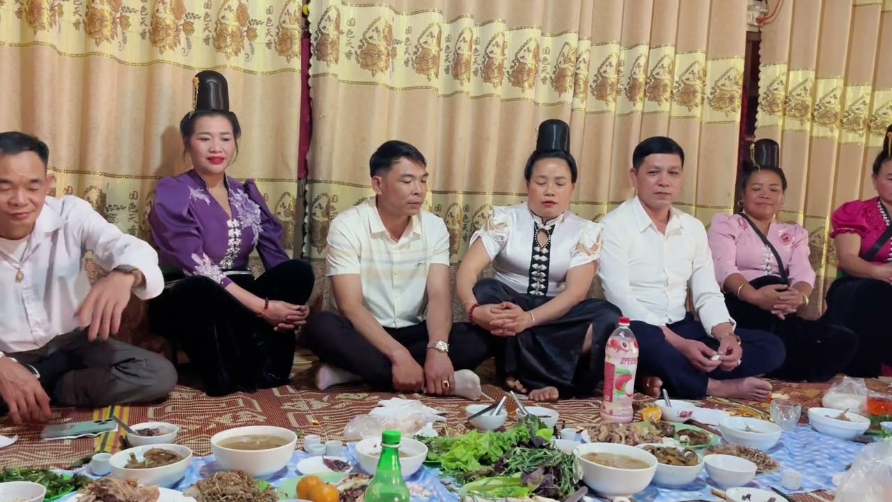 Giọng hát em dung với Lò xôm phaứ hát mừng gia đình bác phún in chào đón mọi người đi thăm 