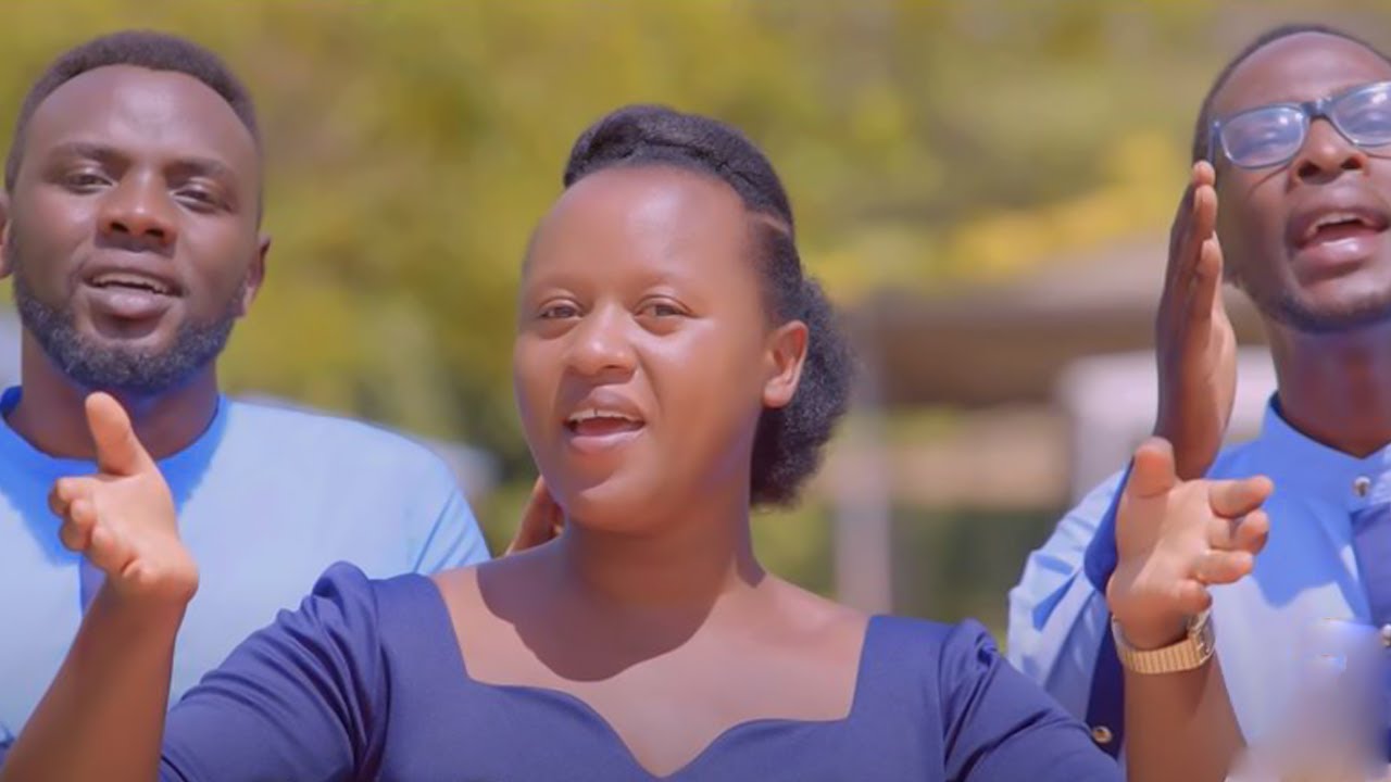 INDIRIMBO NZIZA ZA  KORARI GLORIOUS FAMILY CHOIR YO MURI KAMINUZA  YA NYAGATARE.