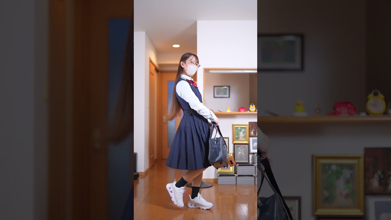 制服ジャンパースカートに様々な靴の組み合わせのコーデです