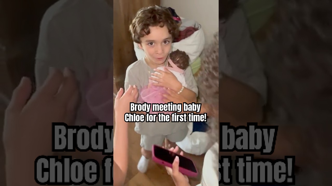 😱Brody meeting baby Chloe for the first time! @citygirlgonemom#bossbabybrody #scarlett #shorts