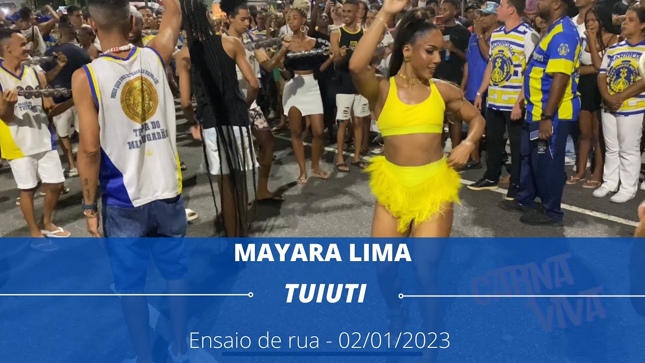 Rainha Mayara Lima no ensaio de rua do Para&iacute;so do Tuiuti