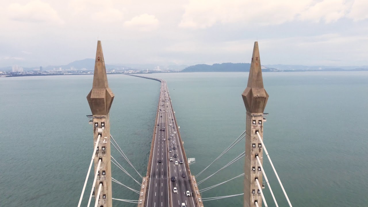 Droning at the center of Penang Bridge 4K