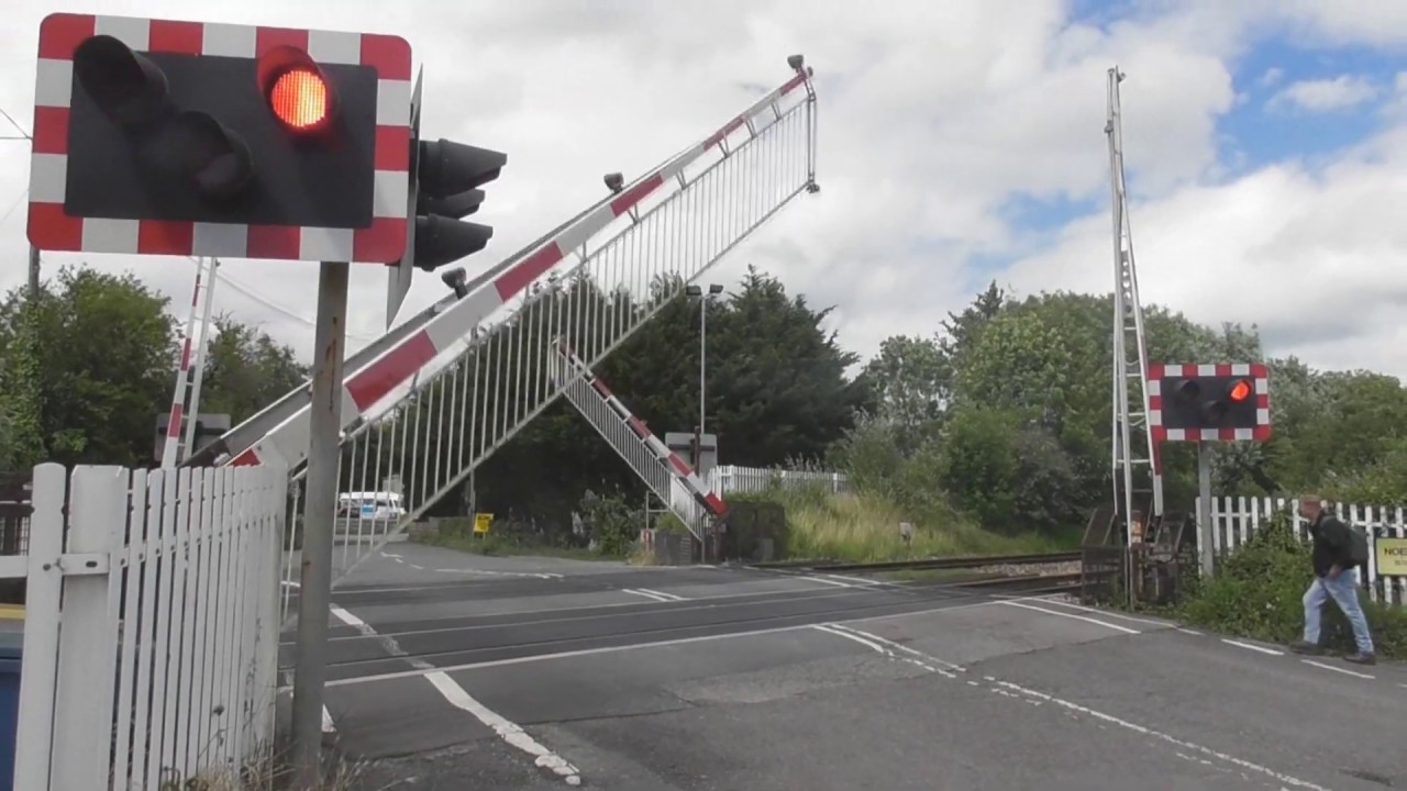 Worle And Puxton Level Crossing 20/06/20