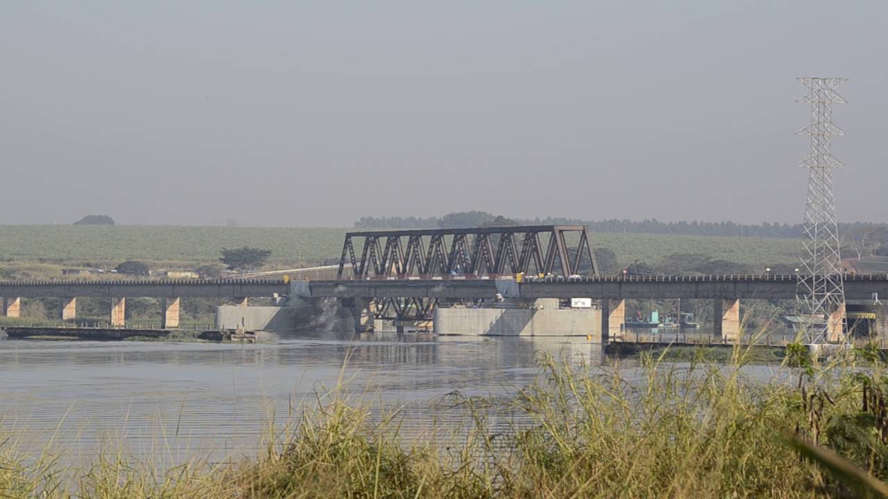 IMPLOS&Atilde;O PONTE FERROVI&Aacute;RIA POTUNDUVA