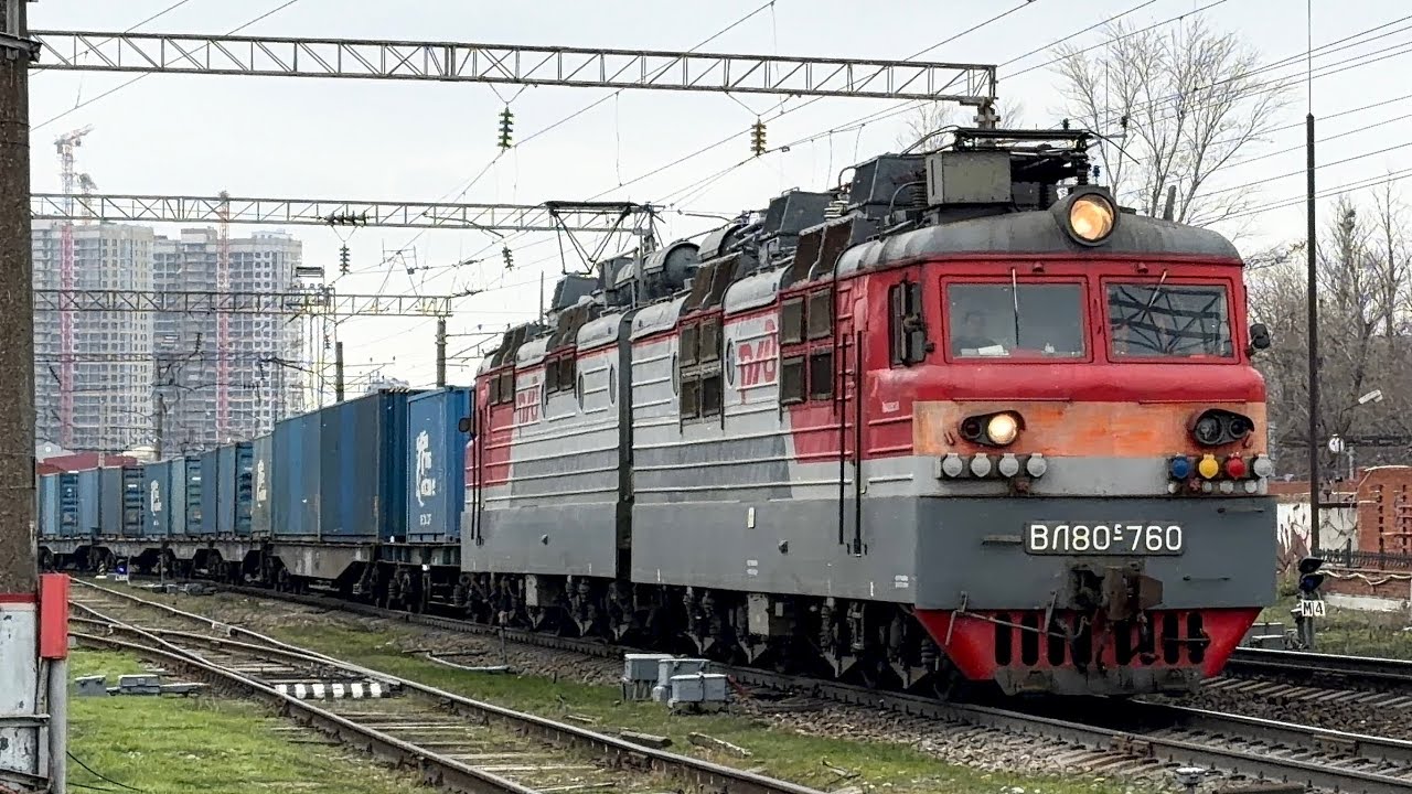 Электровоз ВЛ80С-760 С грузовым поездом 