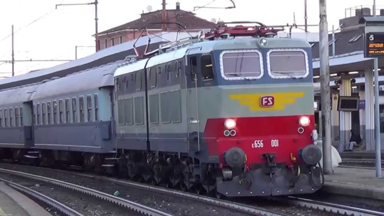 E656.001 TrenoBlu Mercatini di Natale 2015 a Trento.