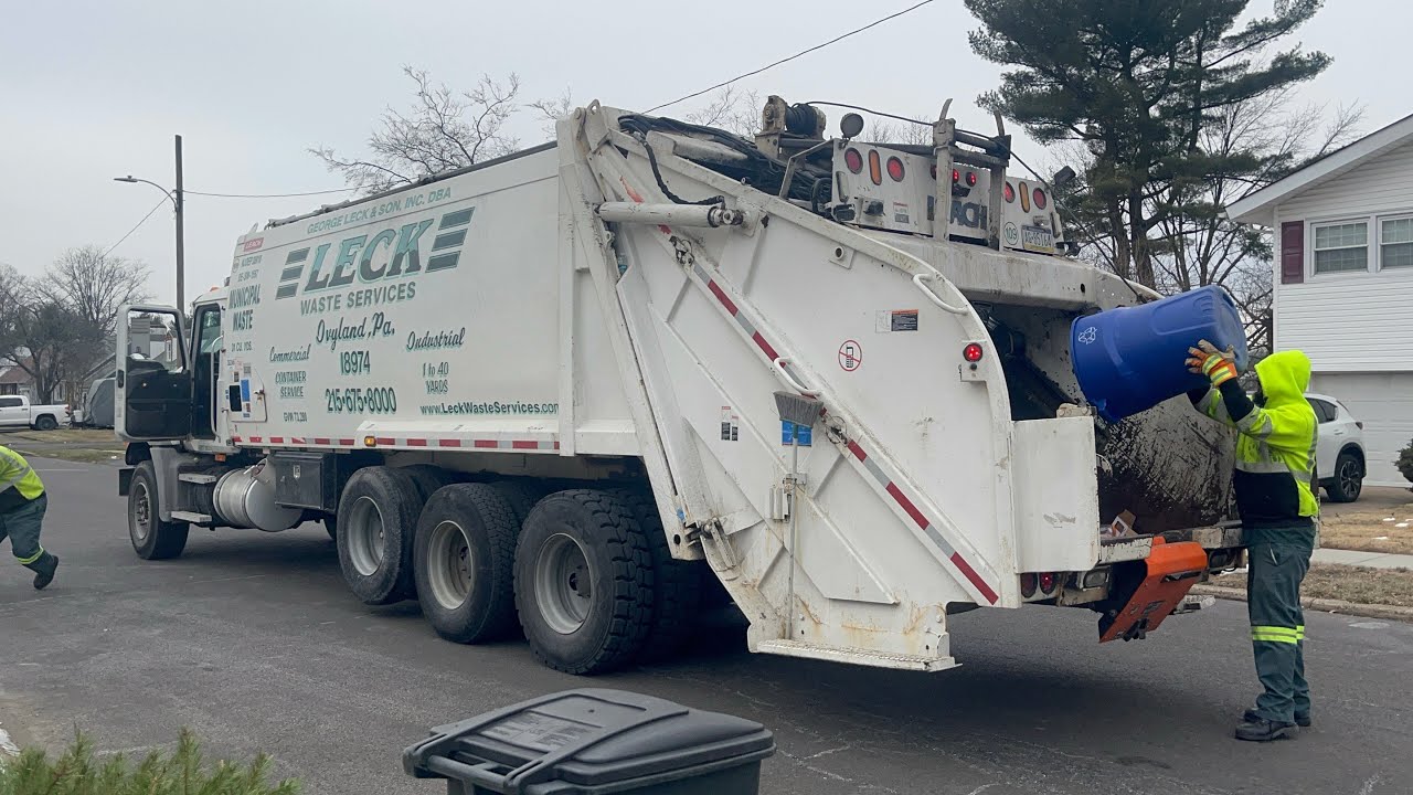 Leck Waste Services Mack Granite Leach 2Rlll rear loader garbage truck finishing manual recycling