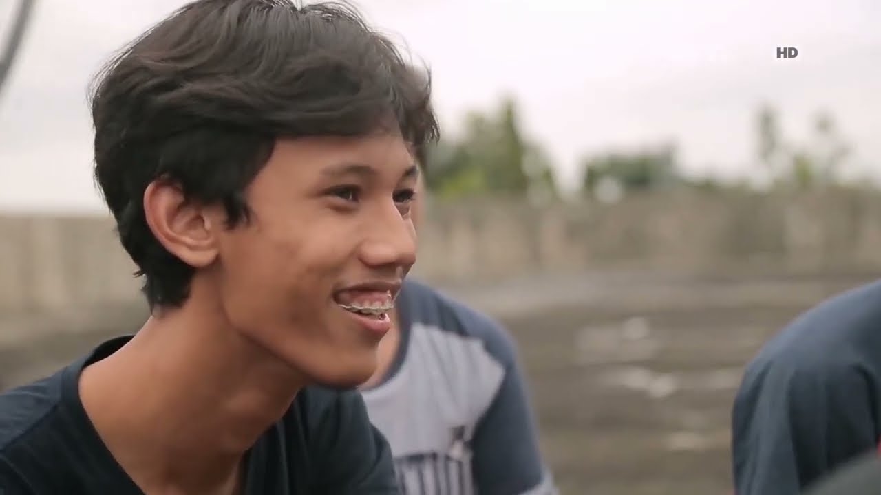 DOKUMENTER DOES UNIVERSITY - LENTERA INDONESIA