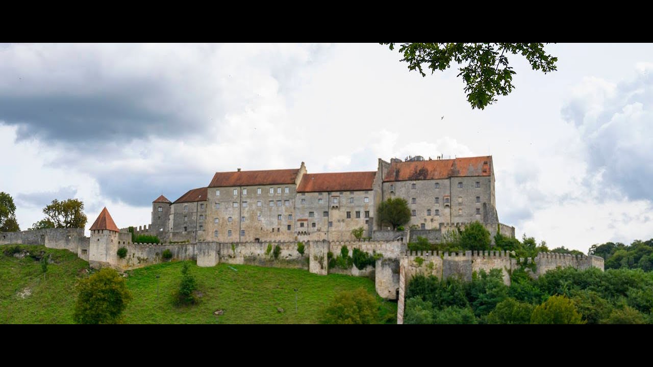 Burg Burghausen / weltlängste Burg - 4K