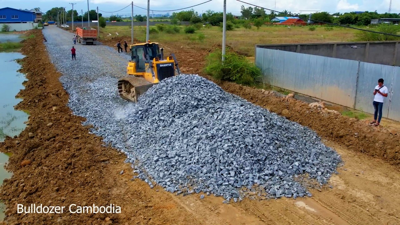 Best Techniques!!! Dozer SHANTUI Pushing Gravel Making Foundation Village Road 99%