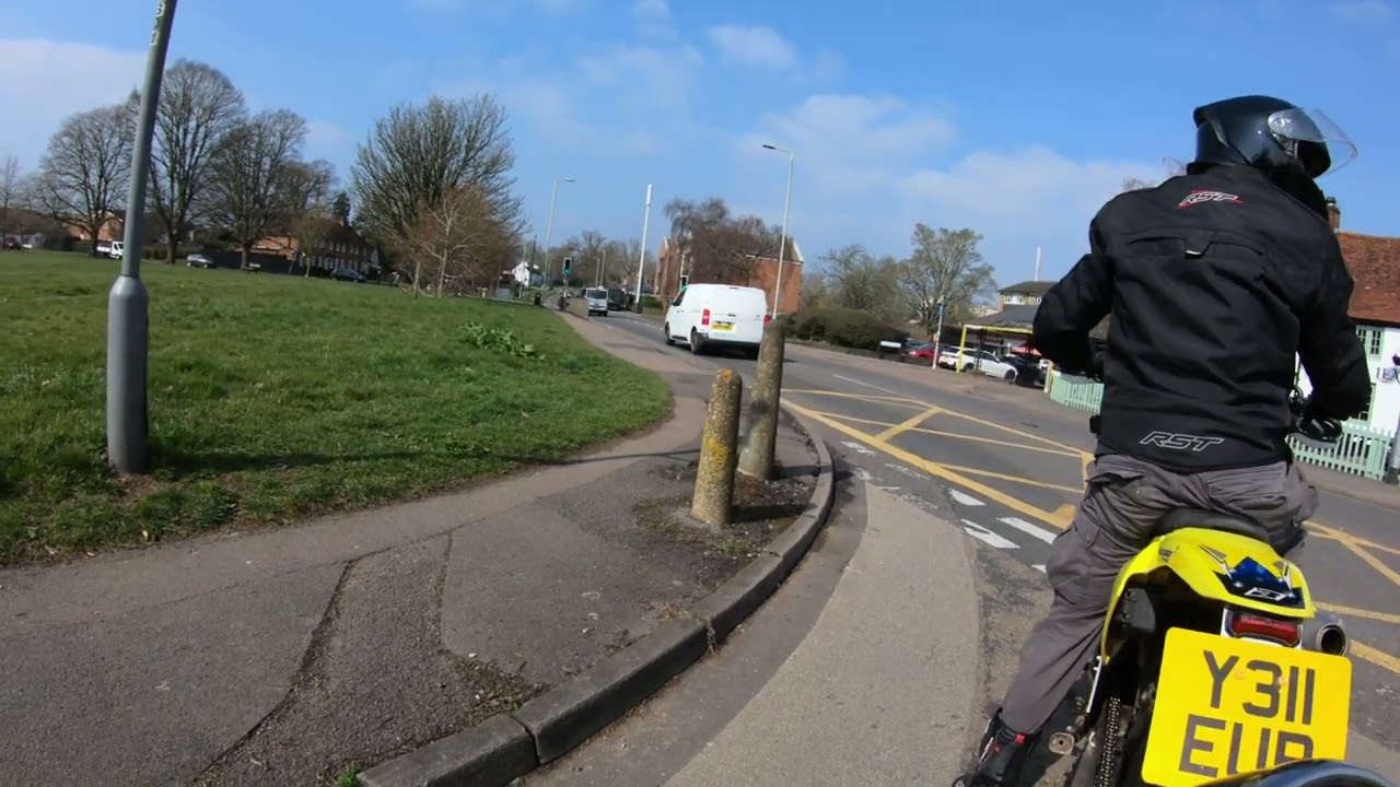 Suzuki Van van 125 - Watford to Hemel Hempstead.