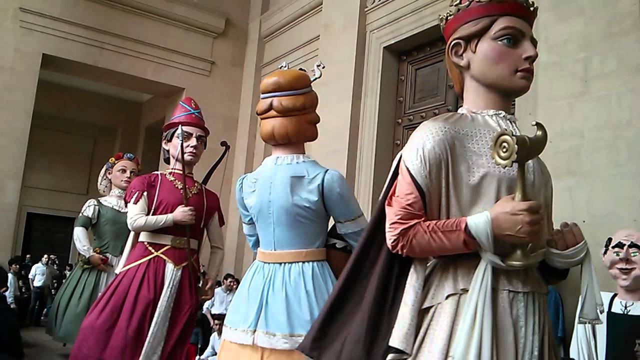 IRUÑEKO ALDE ZAHARREKO ERRALDOIAK /// GIGANTES CASCO VIEJO PAMPLONA VALS EN LA CATEDRAL (2013)