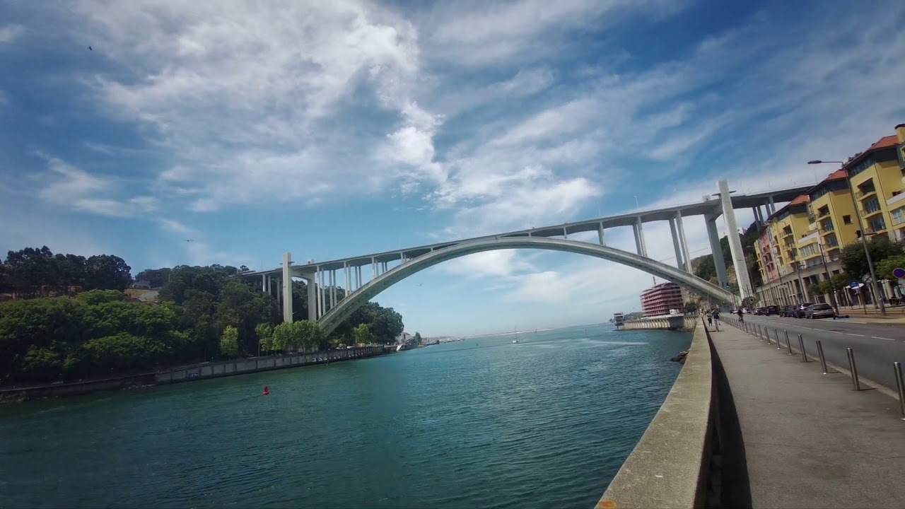 🇵🇹 Porto, il fiume Douro, lungo piu' di 850 km, dalla Spagna fino a Porto.