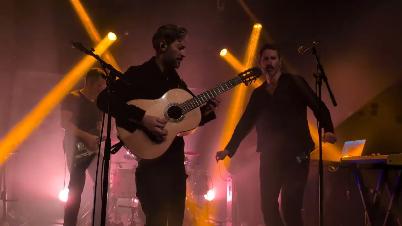 Paco Versailles – Olé Maca (live, Les Étoiles, Paris 2025)