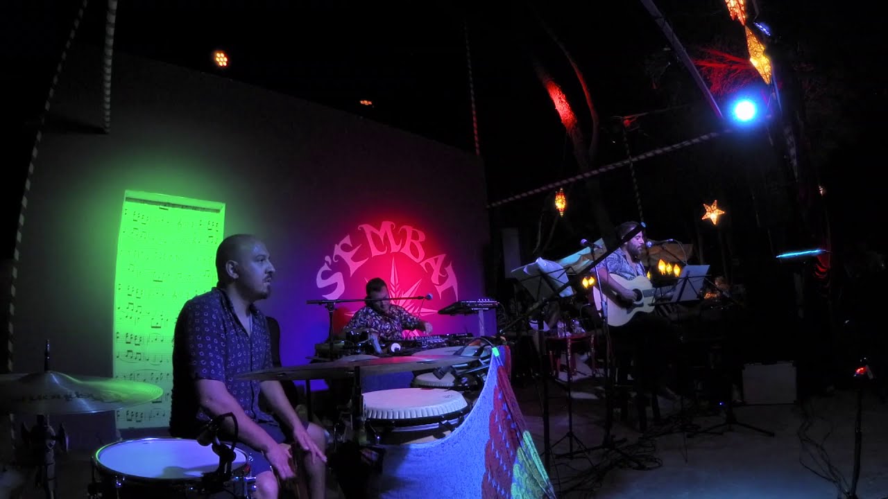 Kiko Navarro pres. 