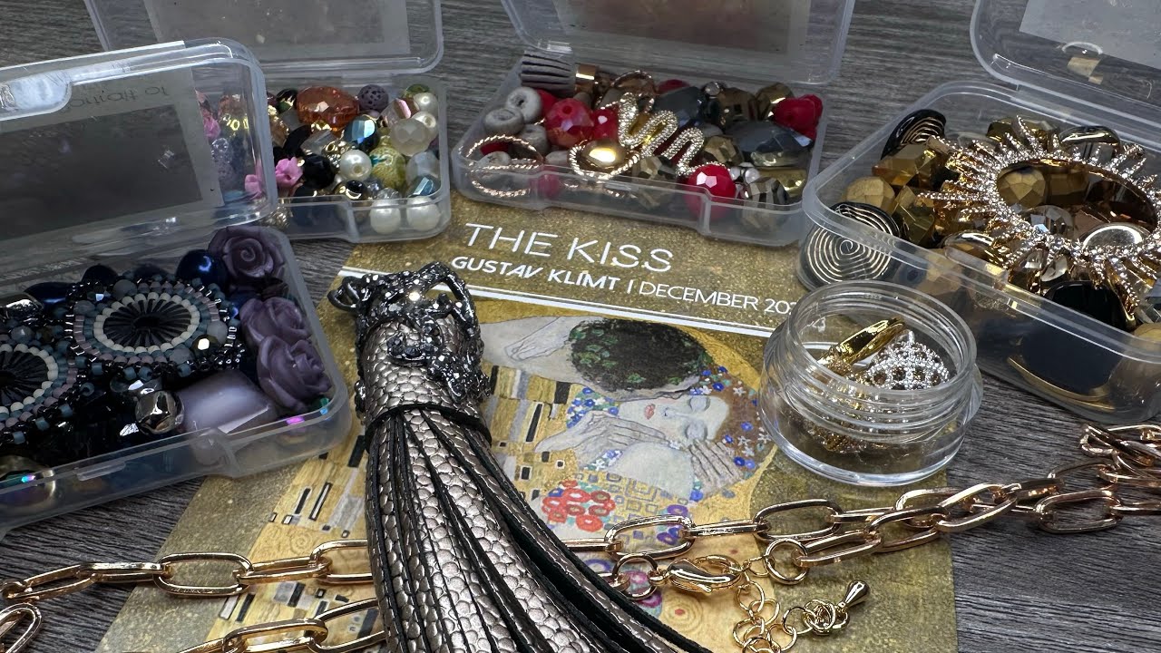UNBOXING - The Kiss - Magical Mystery Bead Box from @JesseJamesBeads for December 2023