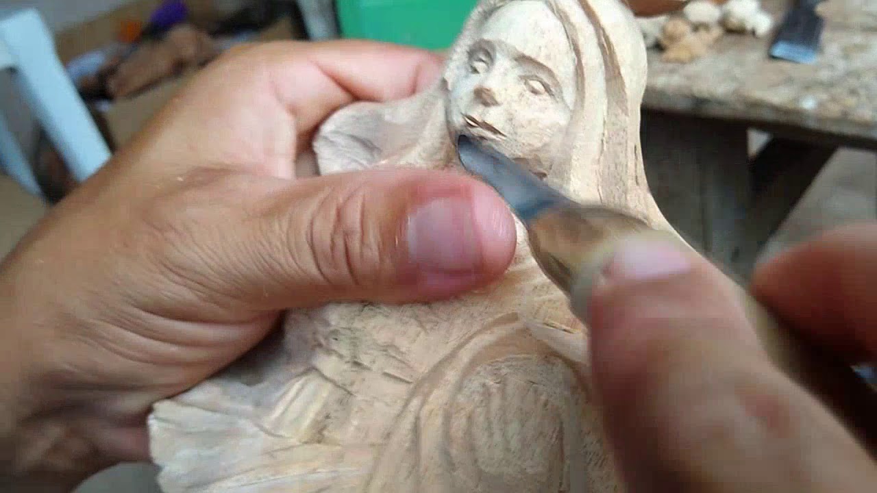 Escultura em madeira, nossa senhora do Amparo.