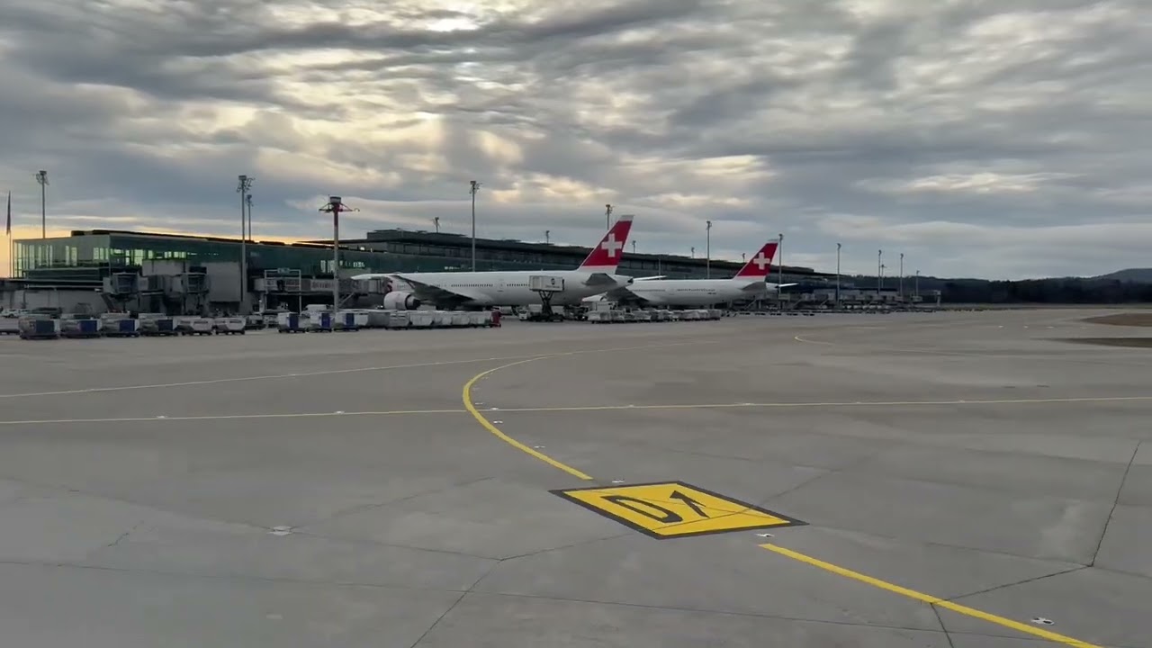 Swiss A220 Landing in Zurich @FlySWISS 
