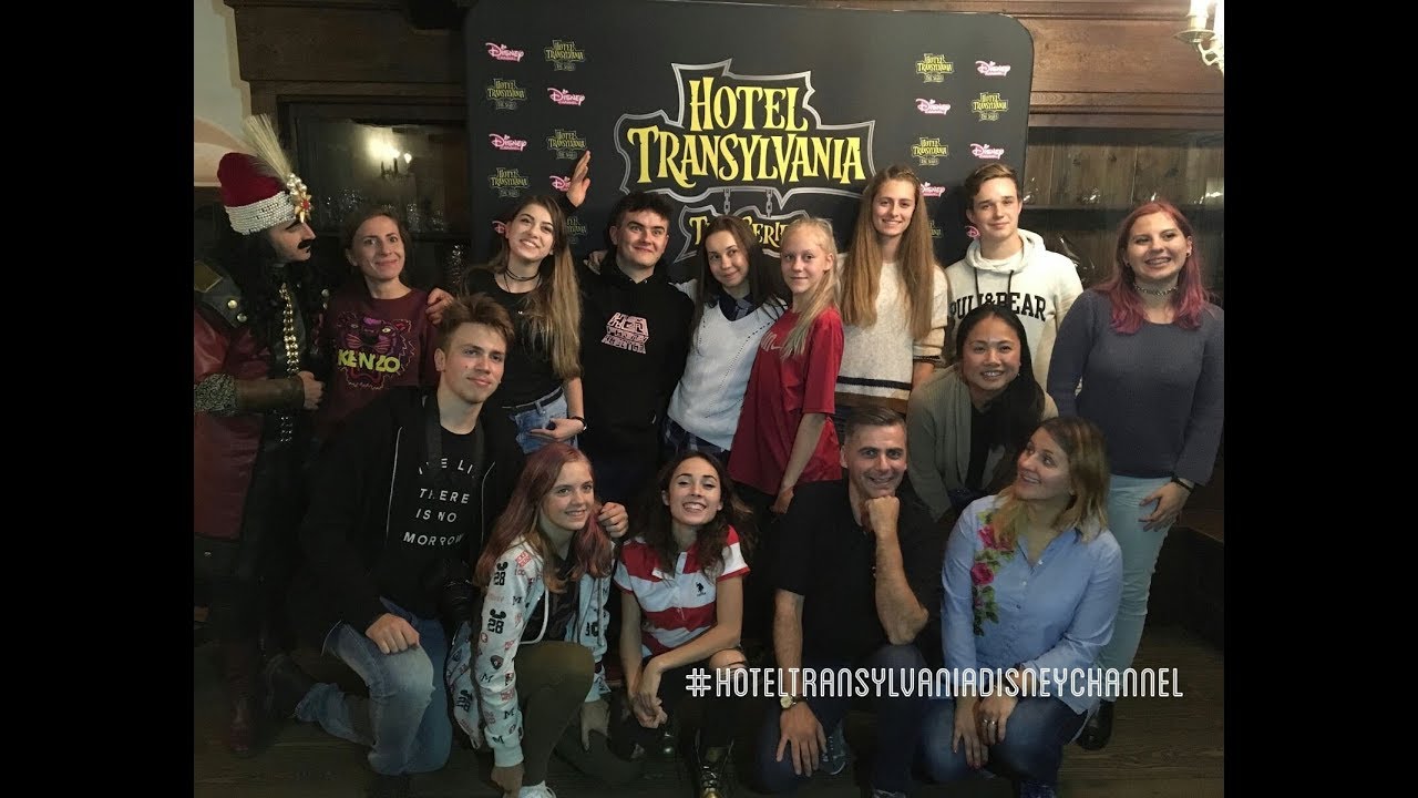 Youtubeři v Transylvánii - večeře s hrabětem Drákulou ...   /LEA
