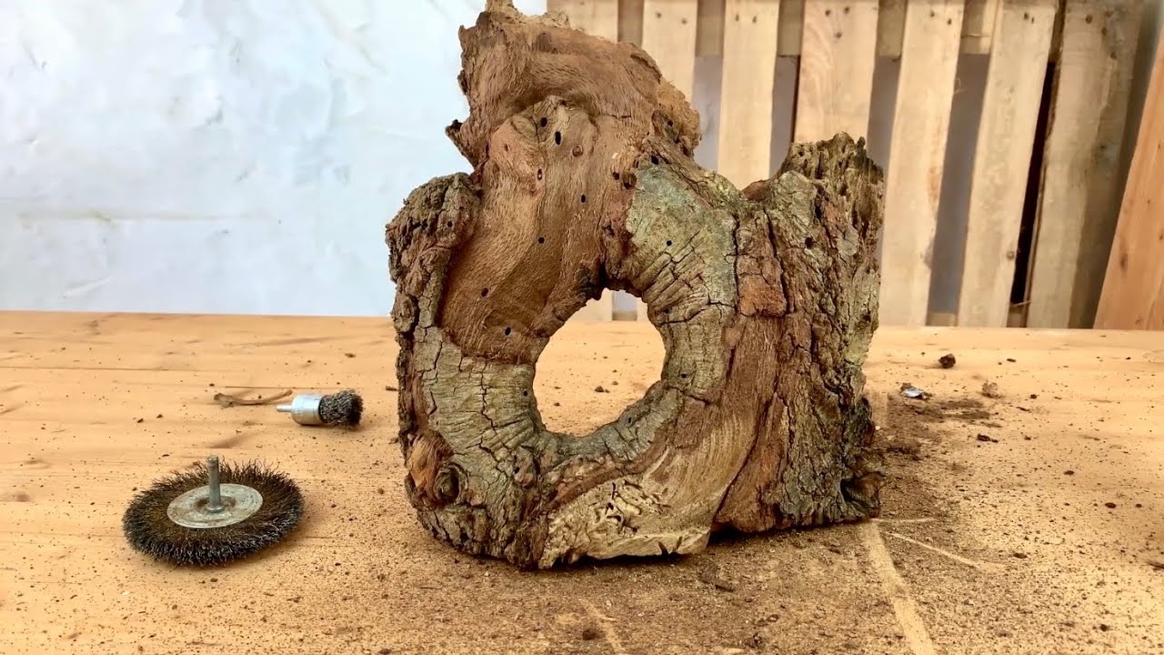 LAMPADA IN LEGNO E RESINA EPOSSIDICA