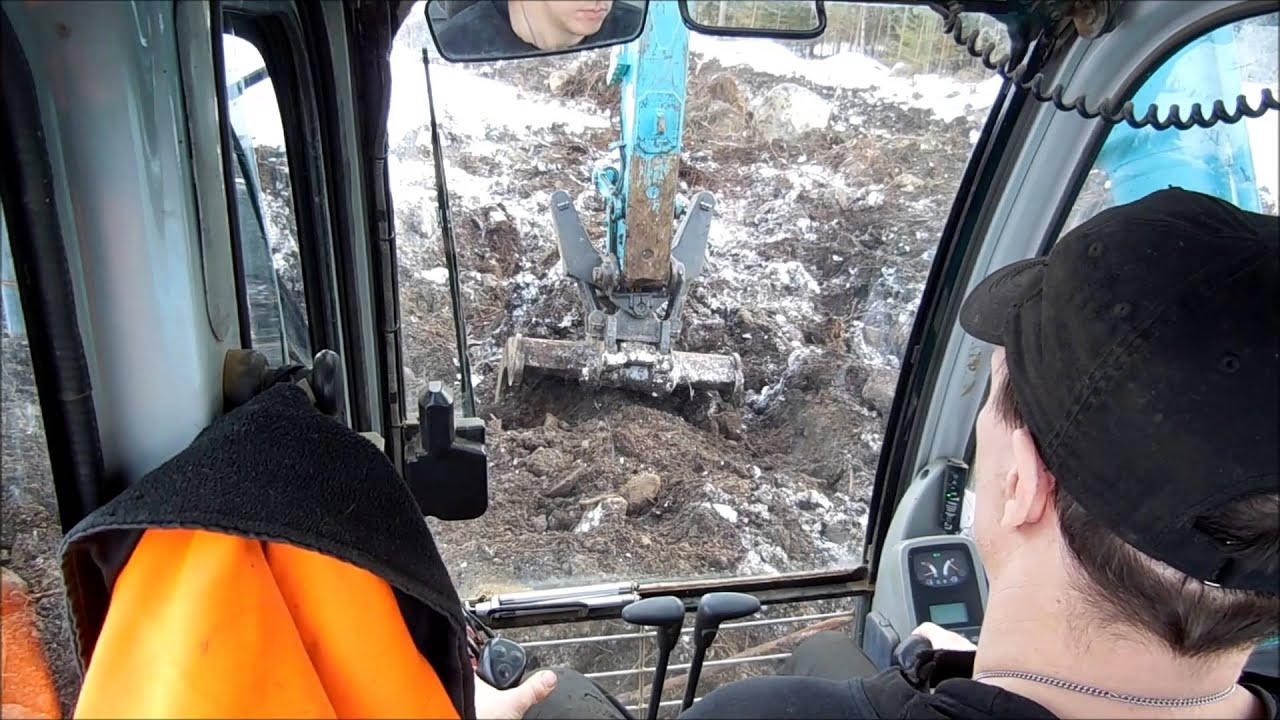 Nyodling med Kobelco 235 och stenklo