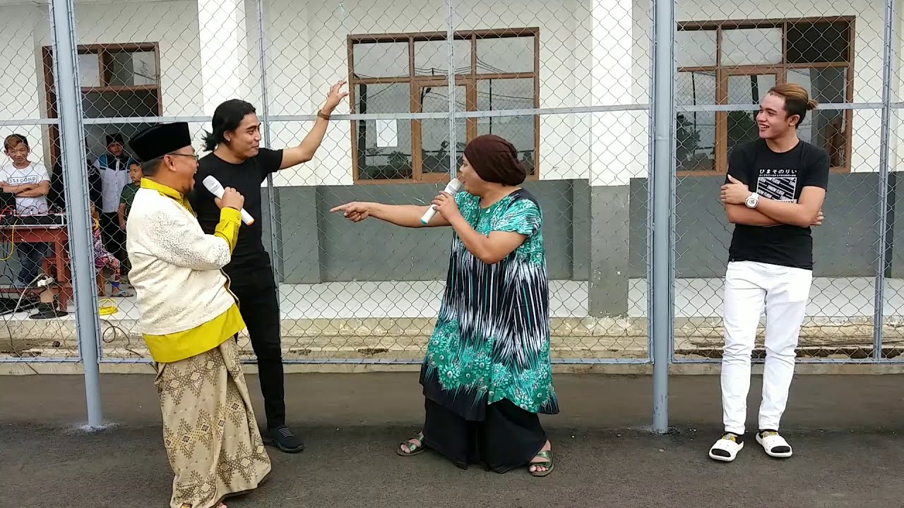 Ceu Piyah & Charly Vanhoutten Menghibur Siswa Siswi Pndok Pesantren Aljauhari Pim KH Jujun Junaedi