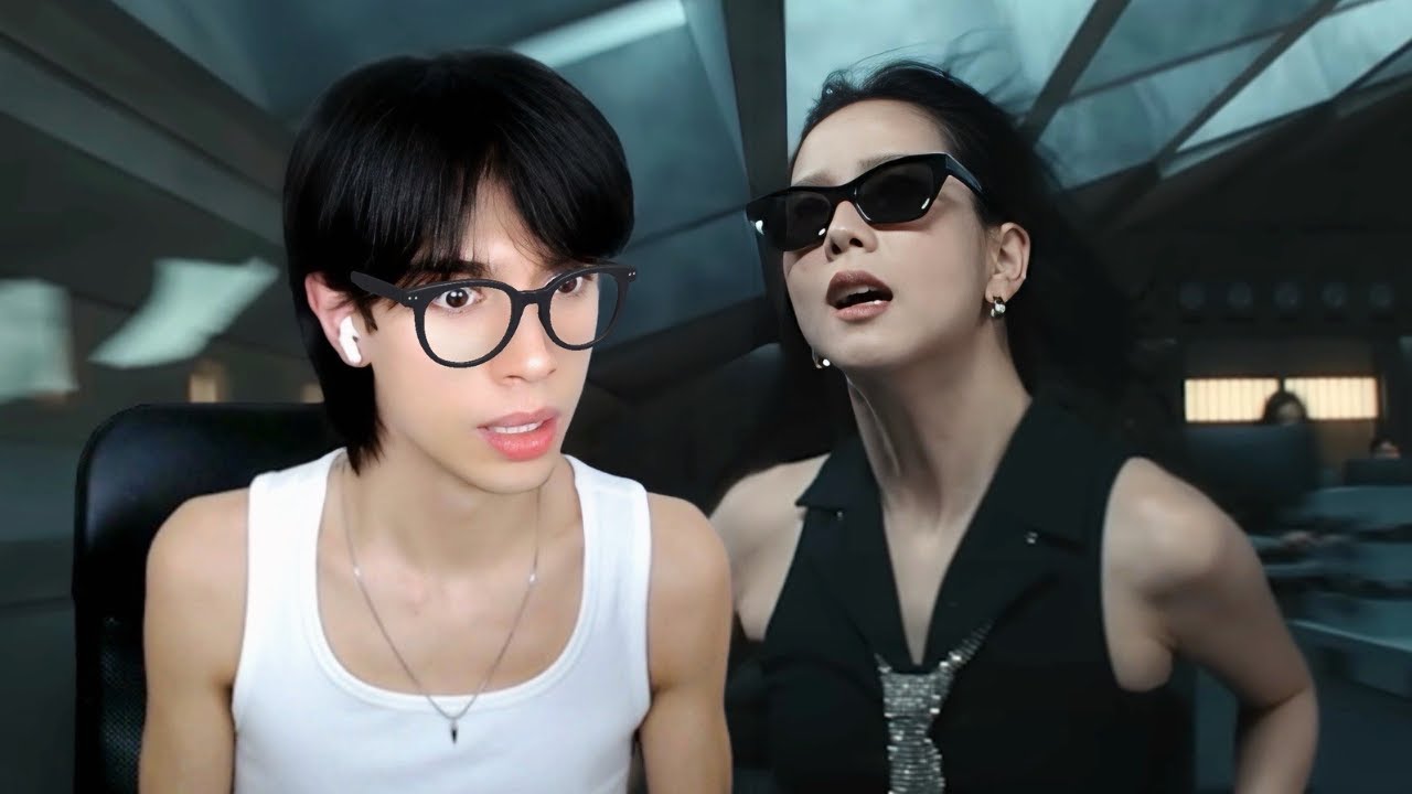 JISOO caused an EARTHQUAKE...